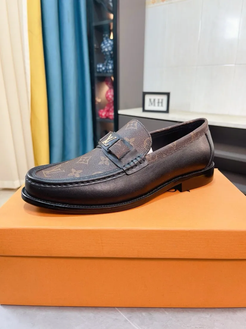 Men's Men's Shoes 💰458🌹🌹Niuli [LV] Louis Vuitton's new open-edge pigskin shoes are the most popular classic. Synchronized with the official website, the upper adopts Italian imported upper embossing➕comfortable cowhide lining, fashionable atmosphere, unique brand and unique craftsmanship. Highlighting the hot style of the new year. Stop hesitating, stop wandering, get it now. Code number: 38--44